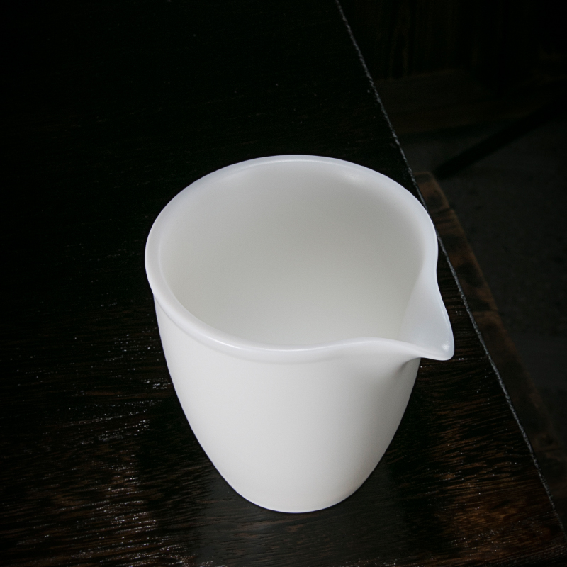 Jiangnan past fair dehua suet jade white porcelain cup points tea is tea sea ceramics fair hand grasp a cup of tea accessories