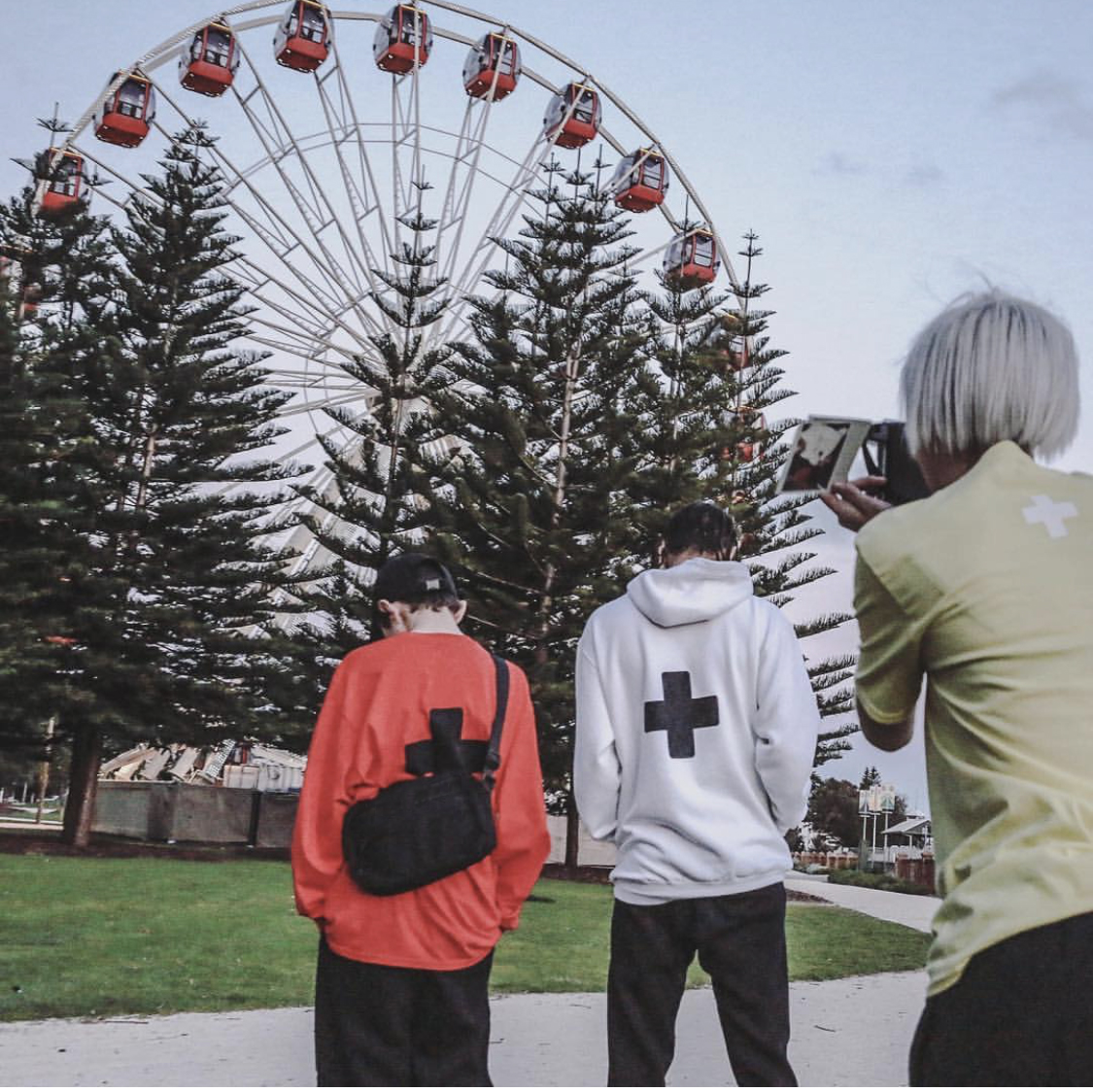 Thời trang châu Âu và Mỹ in cộng với áo len nhung áo thun retro retro pop teen đôi nam nữ áo thun nike