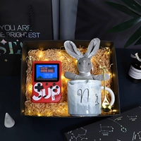 Красный одинокий человек + чашка + кулон