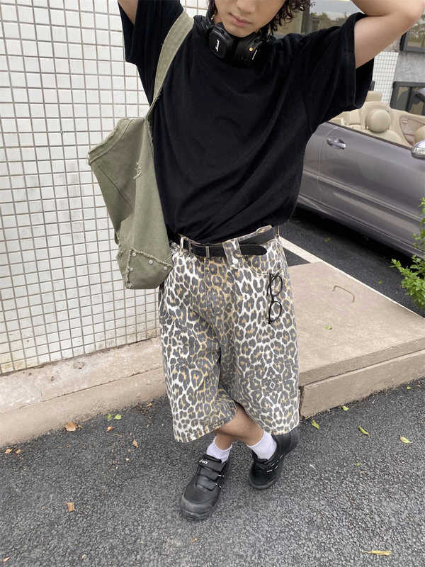 American Retro Leopard Print Camouflage Casual Shorts for Men and Women, Straight-Leg Versatile Design, Niche Wide-Leg Cropped Pants for Summer