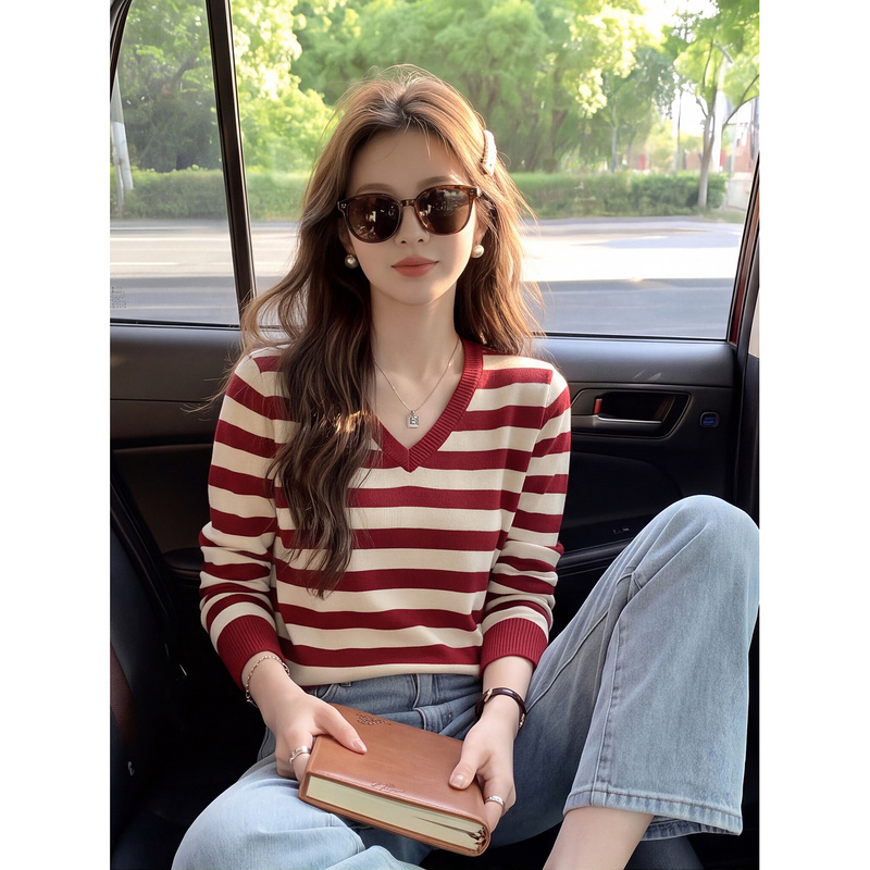 Red and White Striped V-Neck Knit Sweater for Women, New Autumn Korean Style, Simple and Versatile, Elegant Long-Sleeve Pullover Sweater Top Red and White Striped V-Neck Knit Sweater for Women, New Autumn Korean Style, Simple and Versatile, Elegant Long-Sleeve Pullover Sweater Top