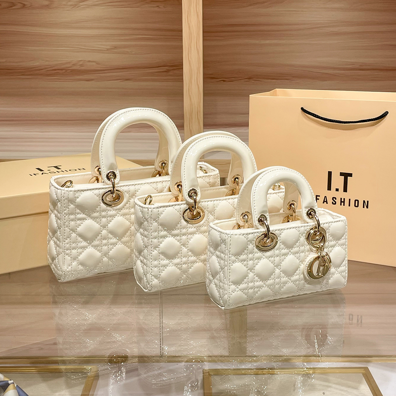 Horizontal Style Princess Diana Bag, Women's Quilted Handbag, European and American Fashion, Elegant Patent Leather, White Color, Luxury Brand Women's Bag Horizontal Style Princess Diana Bag, Women's Quilted Handbag, European and American Fashion, Elegant Patent Leather, White Color, Luxury Brand Women's Bag