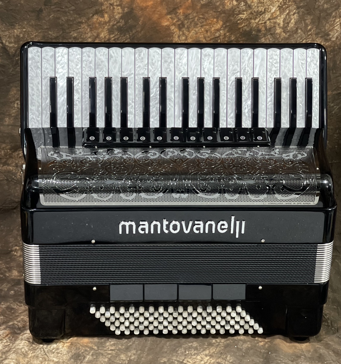Russia imports Montalini four - spring 96 bass accordion weight light and good tone