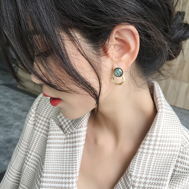 2022 Fashion Foreign Pie Earrings Round High-end Female Retro Port Wind Short Hair Large Earshot Trim Earwear Fashion Temperament