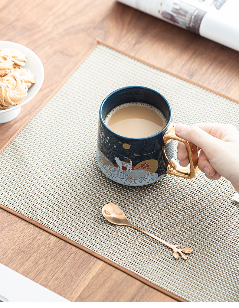 By Chinese wind ceramic creative couples the office in tidal gift giving water cup with a spoon of water keller