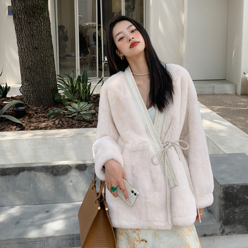 2022 - The new imported otter rabbit fur V - collar skinny fur fur in the autumn and winter one coat female wear young