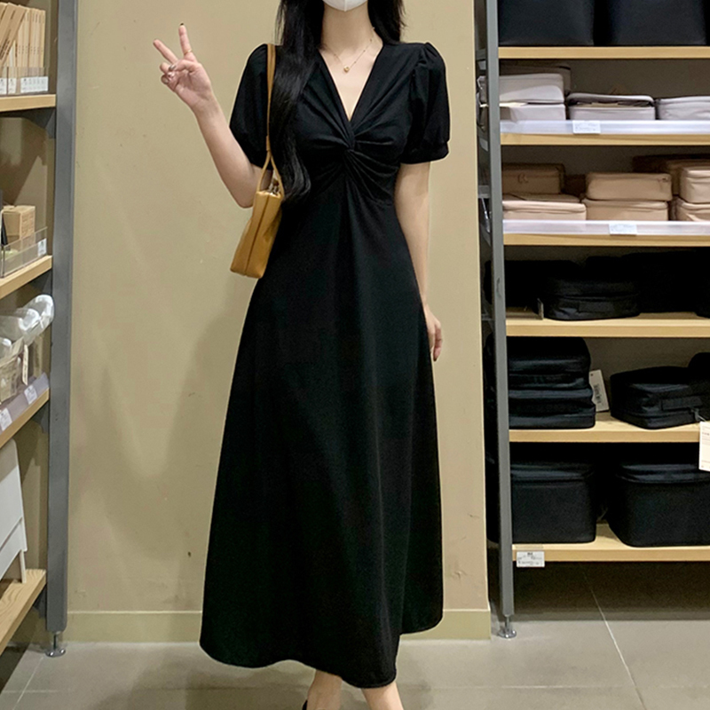 Plus Size Women's Black V-Neck Knitted Dress for Summer, Fat Women's Dress That Covers the Belly, Hepburn Style Waist Slimming Long Dress Plus Size Women's Black V-Neck Knitted Dress for Summer, Fat Women's Dress That Covers the Belly, Hepburn Style Waist Slimming Long Dress