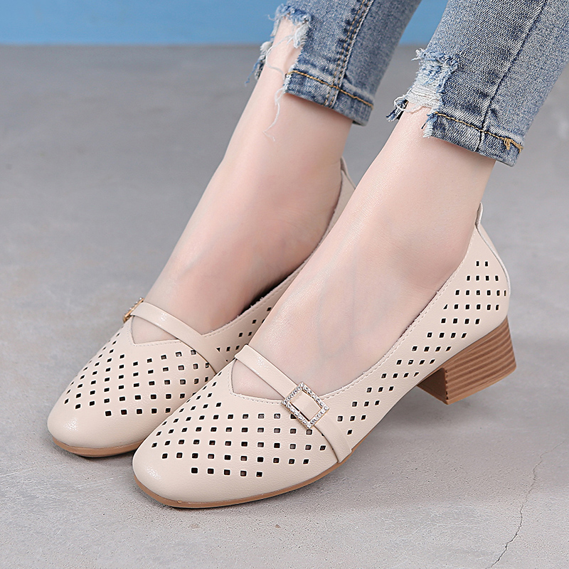 2020 summer round toe mid-heel soft-soled shoes women's retro Mary Jane grandma shoes hollow one-word buckle pumps