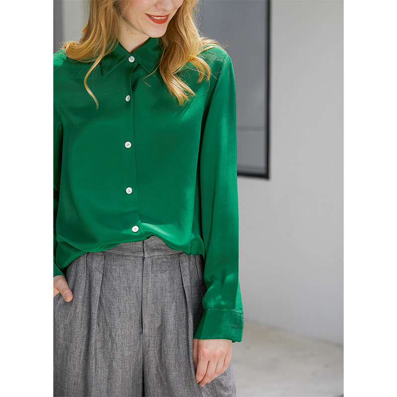 Green shirt female design sense niche light mature retro port flavor heavy Hangzhou silk shirt 40 m 2020 New