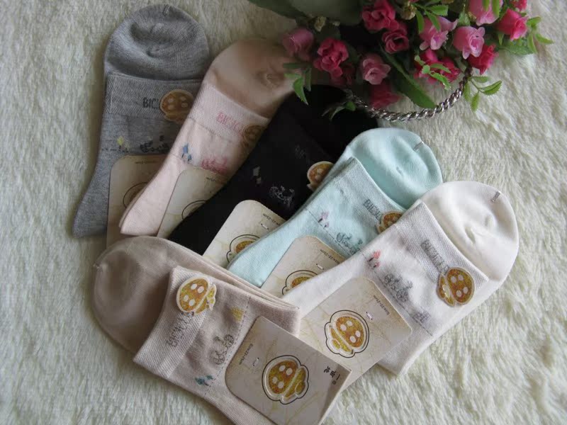 Một mẫu tất cotton bốn mùa của nữ tất vớ