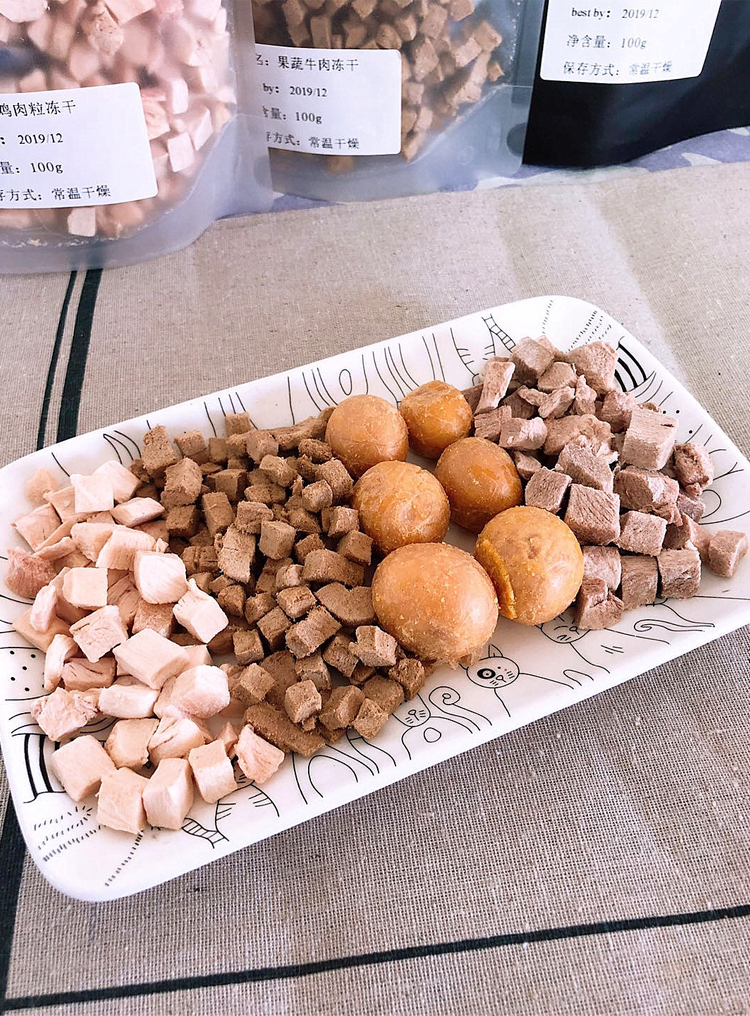 Pet đông lạnh mèo ăn nhẹ chó ăn nhẹ thịt đông lạnh 100g mực ống thịt bò khô đông lạnh gan gà cá hồi - Đồ ăn vặt cho chó đồ ăn vặt cho chó