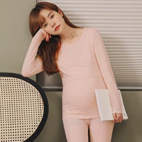 Грудное вскармливая обнаженная розовая