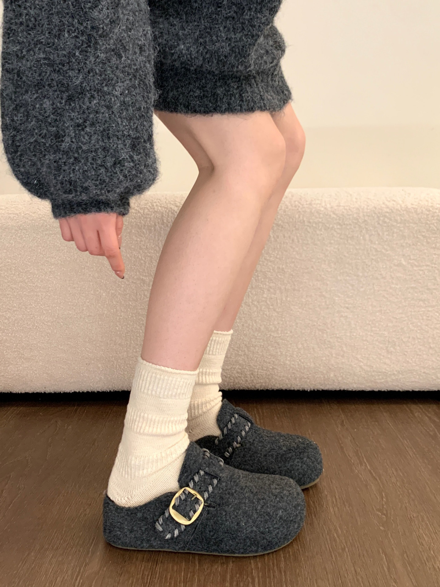 Gray Felt Birkenstock Shoes with Plush Lining, Closed-Toe Half-Slippers for Women, Suitable for Outdoor Wear, 2025 New Autumn and Winter Birkenstock Plush Cotton Slippers