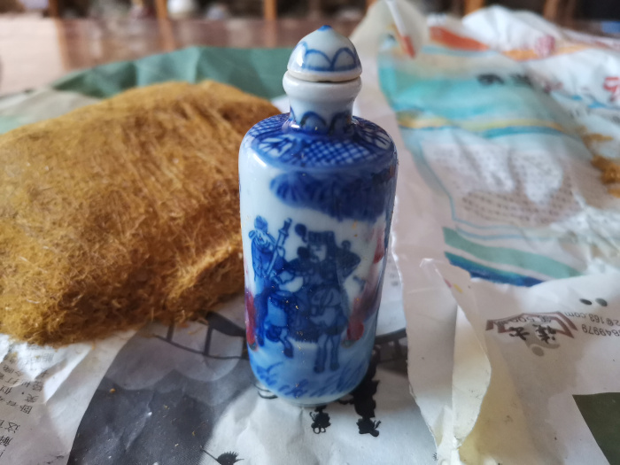 鼻煙壼 青花釉裏紅 清時代 康熙年製 唐物 鼻煙壼 青花釉裏紅 清時代 康熙年製 唐物 大清康熙年