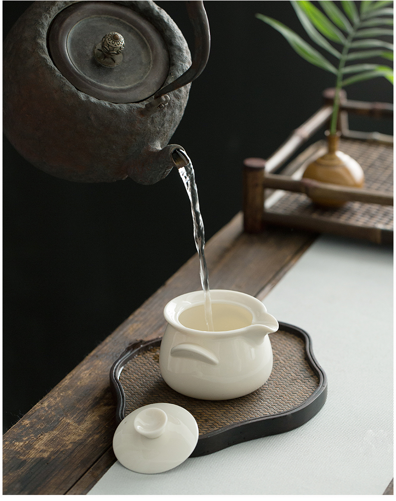 Dehua lard white porcelain ceramic teapot kung fu tea tureen bowl with a filter only three bowls of household hand grasp pot
