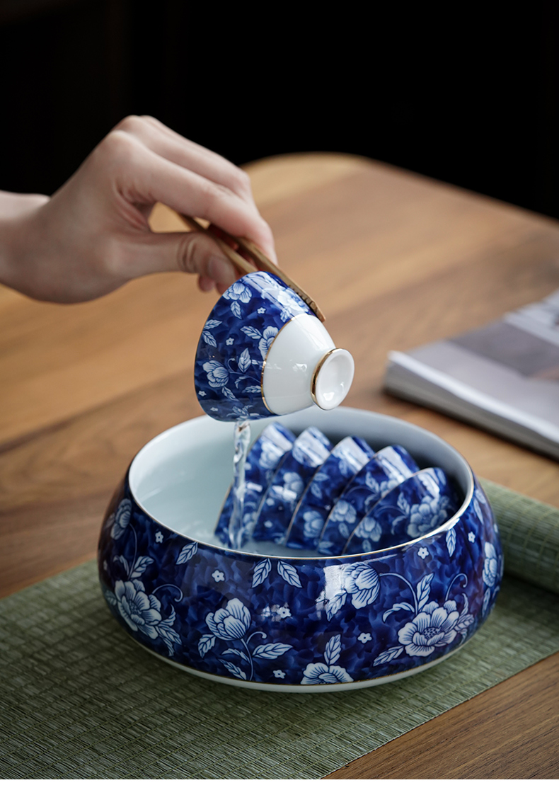 Large washing cylinder hand - made ceramic of blue and white porcelain tea in hot water bucket to build water kung fu tea tea cups to wash water jar