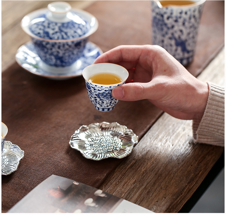 Jingdezhen blue and white porcelain tea set manual ceramic teapot kung fu of a complete set of tea cups tureen