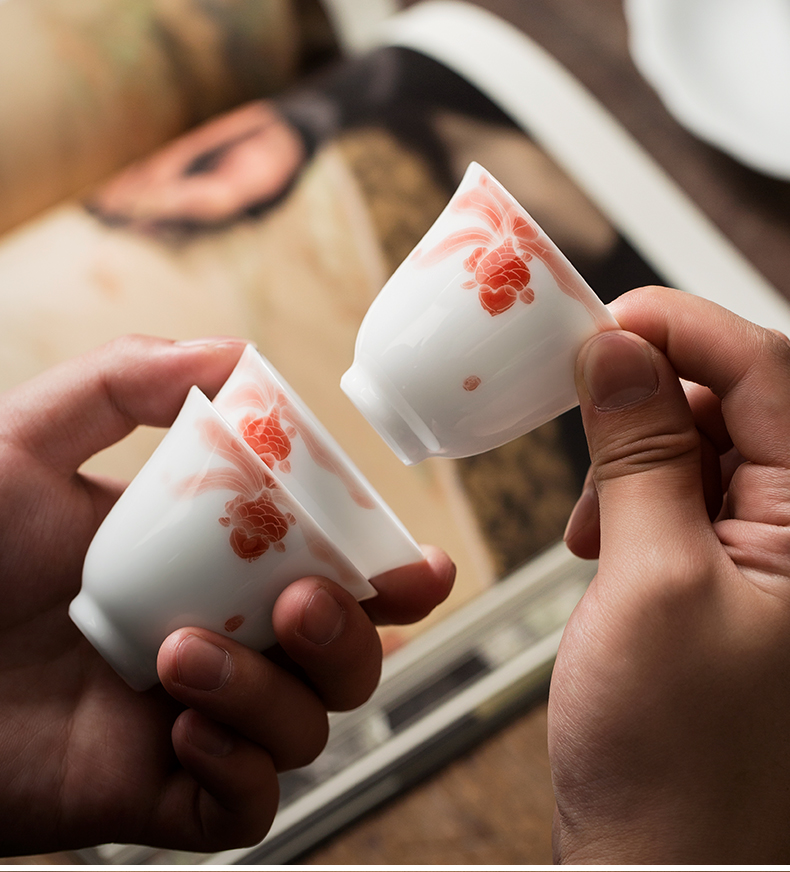 Jingdezhen pastel pure hand - made fish play under the glaze color master sample tea cup by hand cups of pu - erh tea sample tea cup single CPU