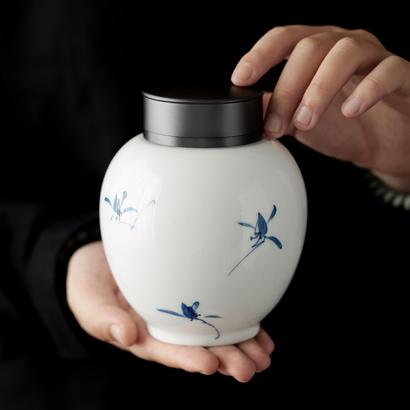 Hand painted butterfly Lanflower tea leaf pot sealing pot ceramic deposit tea pot home high face value Chinese moisture-proof small number tea pot-Taobao
