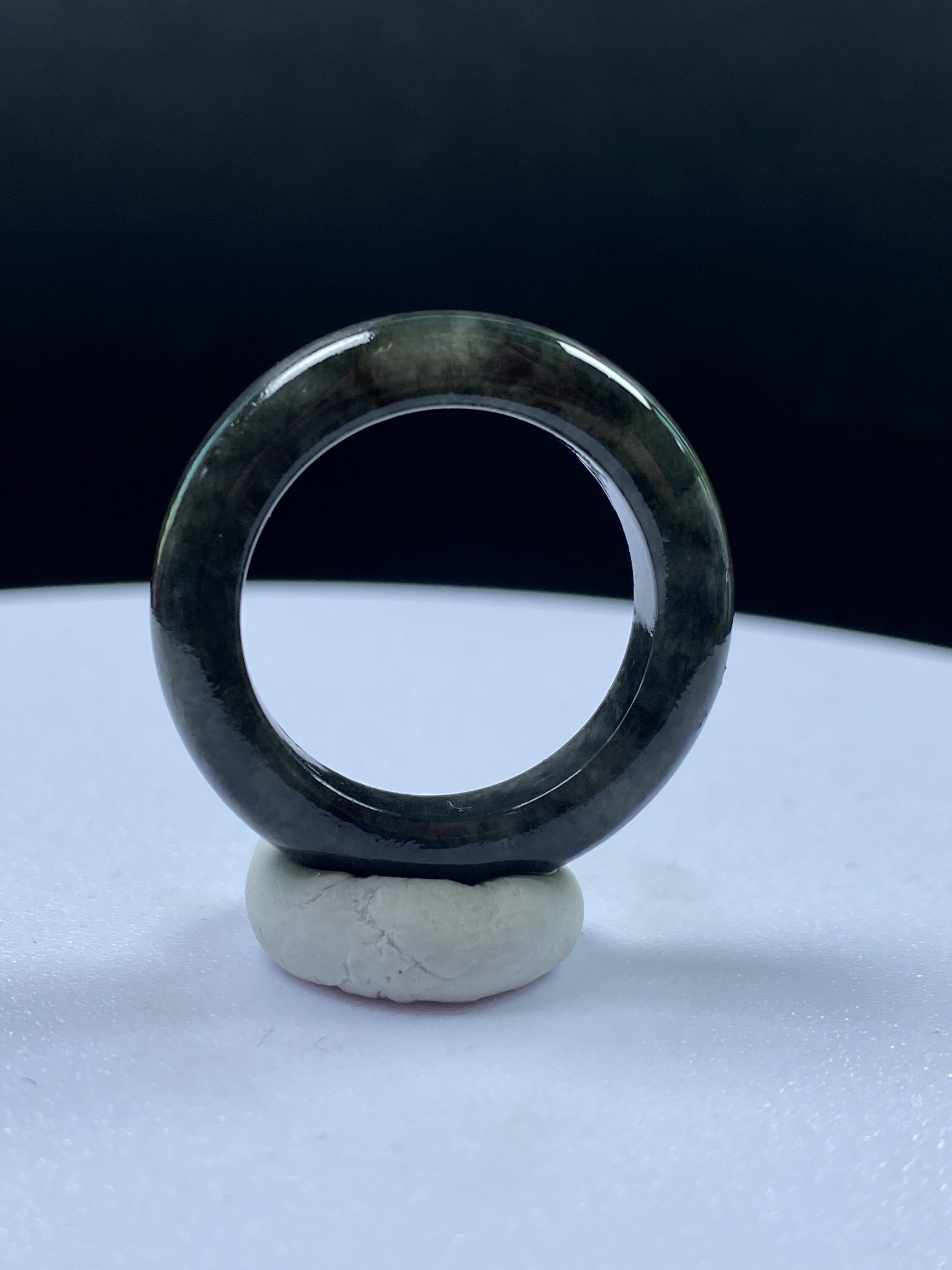 Inner diameter 18mm, natural grade A jade black chicken ring ring, Hong Kong code No. 18, certificate number 2184
