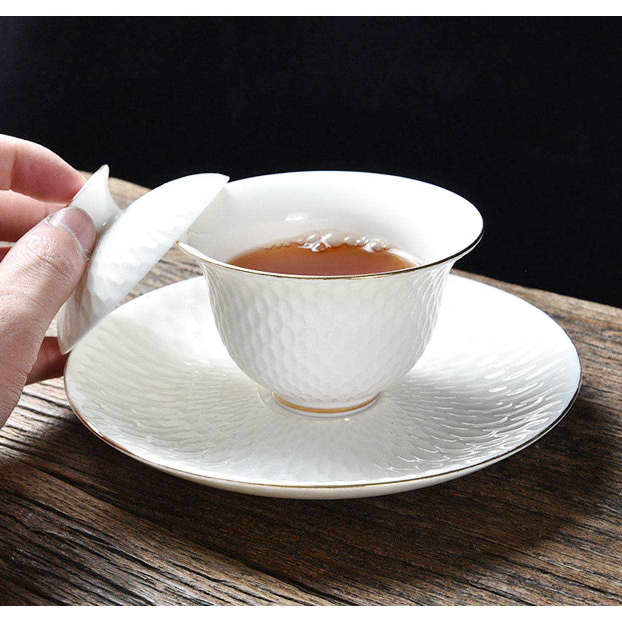 Tureen ceramic tea cups is white porcelain bowl with kung fu tea set white porcelain teapot only three bowls of suit hand grasp pot