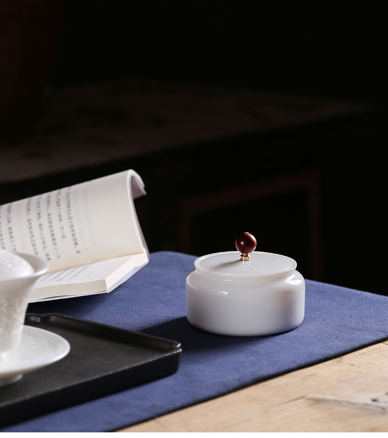 Dehua white porcelain Chinese white seal pot of tea box of ceramic tea pot high - grade porcelain tea tea home with cover