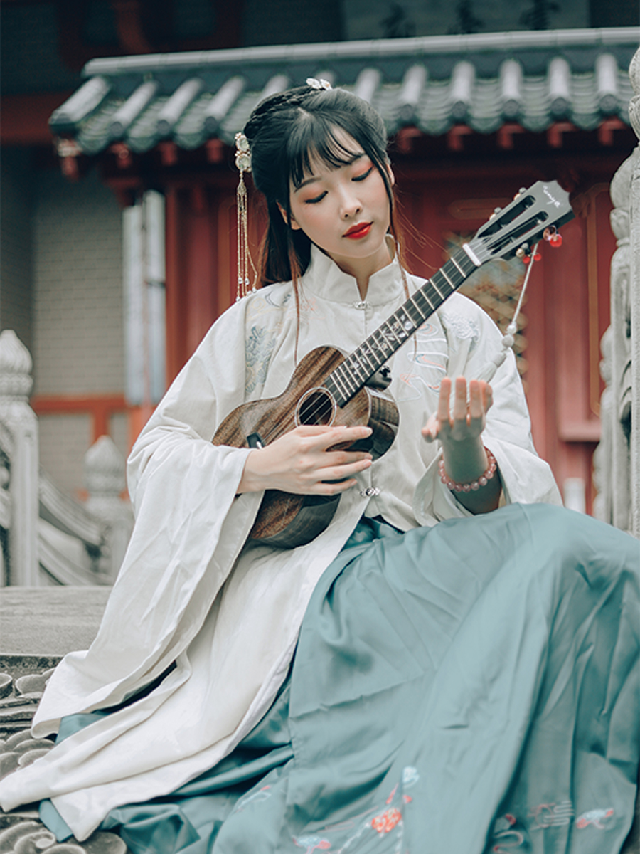 Fun play Yang cute kaka acacia wood ancient style Du Ruo ukulele full veneer 23 26 inch beginner female