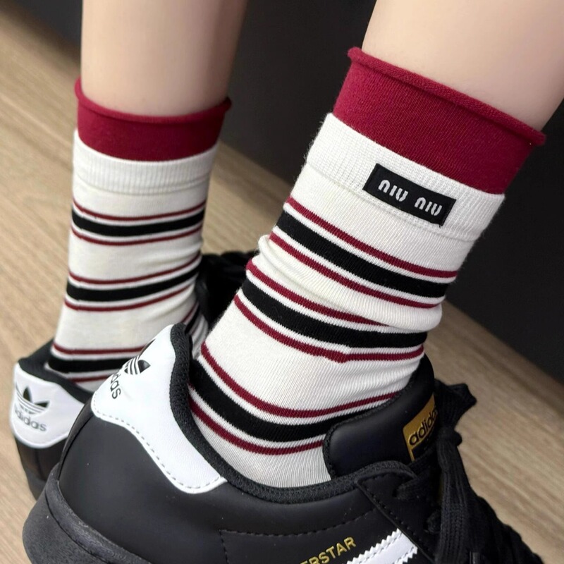 Versatile Colors~! Eye-Catching but Not Overpowering, It Matches My Aesthetic Perfectly!!! Stripes Are Truly Classic!