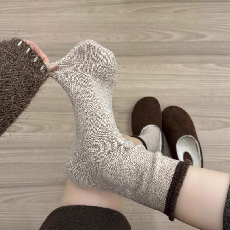 The Retro Oatmeal Color Hits the Aesthetic Mark! the Wool Material Doesn'T Constrict the Legs, Making It a Versatile Basic Item for Autumn and Winter