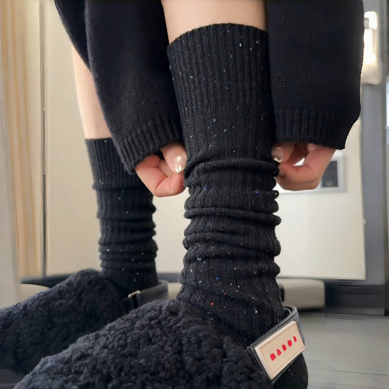 Black Is Really Low-Key and Sophisticated! It Goes so Well with Shark Pants and Slippers~ I Like It More and More the More I Wear It~