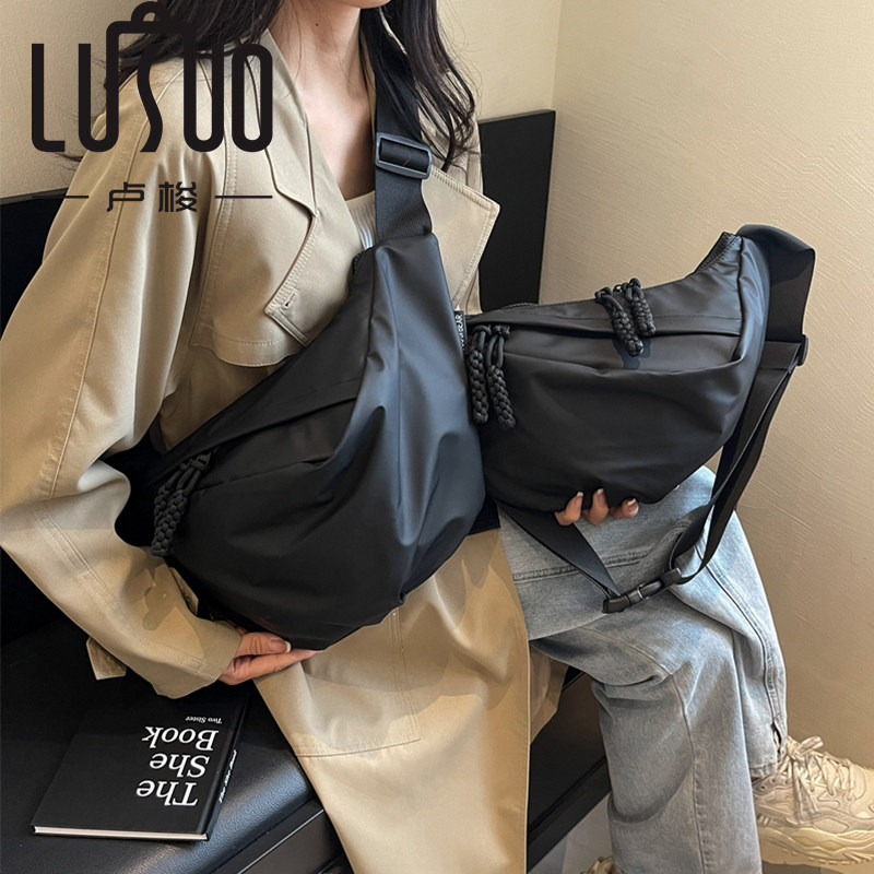 斜挎包女2026新款休闲女士轻便挎包运动骑行女包男士包包小揹包男
