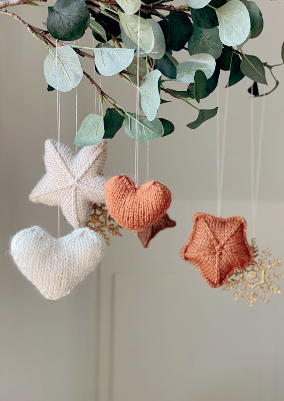 Christmas star and Christmas heart wool star love text description translation knitting illustration non-finished product