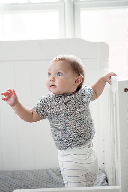 Crown T - shirt Children in spring and summer boys and girls sweater plain text description weaving translation diagram to note the envelope