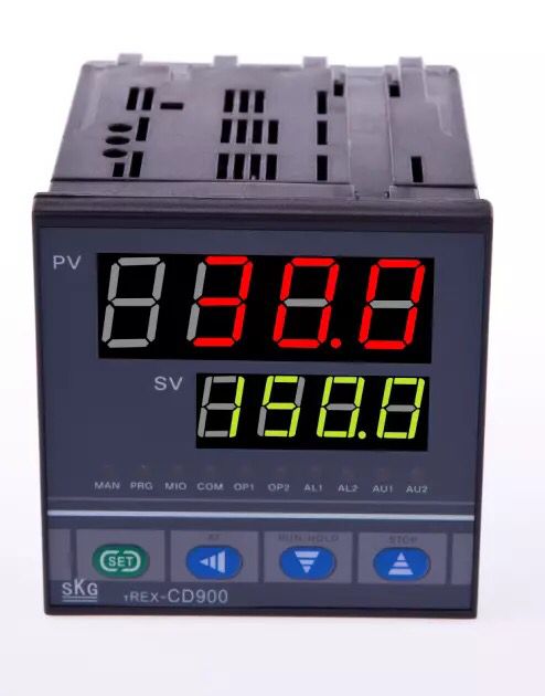 Taiwan SKG single-segment multi-segment temperature controller CD100 CD700 CD900 CD400 intelligent temperature controller