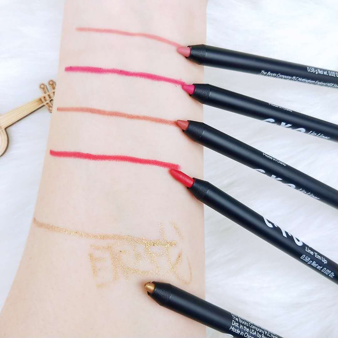 C.Y.O lip liner tự động một lần không đánh dấu đường kẻ mờ lưỡi câu bút chì kẻ môi bằng bút kẻ mắt với đèn flash - Bút chì môi / môi lót 	son bút chì apieu	