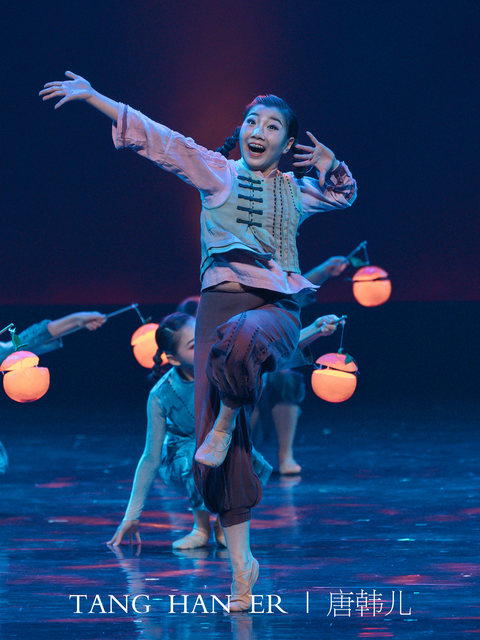 The 13th Xiao He Style Xiao Orange Lantern Children's Dance Performance Costumes Stool Props Children's Group Dance Performance Costumes