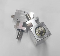 Small angle converter 90 degrees 1:1 spiral bevel gear shaft 12mm same direction double output shaft differential assembly gear box