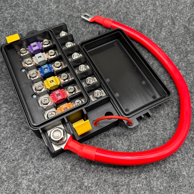 Off-Road Vehicle and Rvs Are Equipped with High-Power Multi-Way Fuse Boxes, Car Battery Junction Boxes, and Truck Fuse Holders