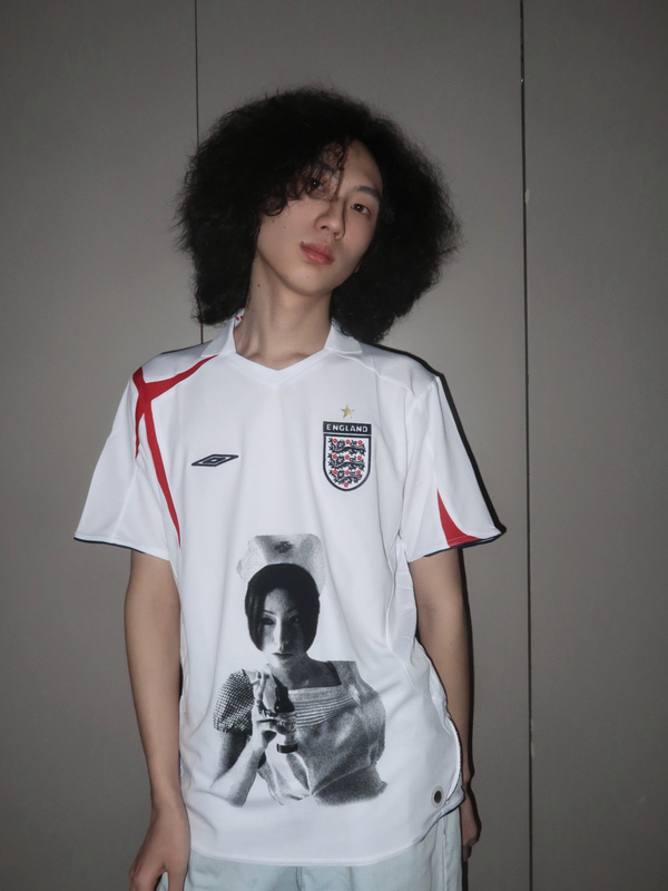 Loop Store Vintage Zhui Ming Lin Qiao England Jersey Comes with a Print Loop Store Vintage Zhui Ming Lin Qiao England Jersey Comes with a Print