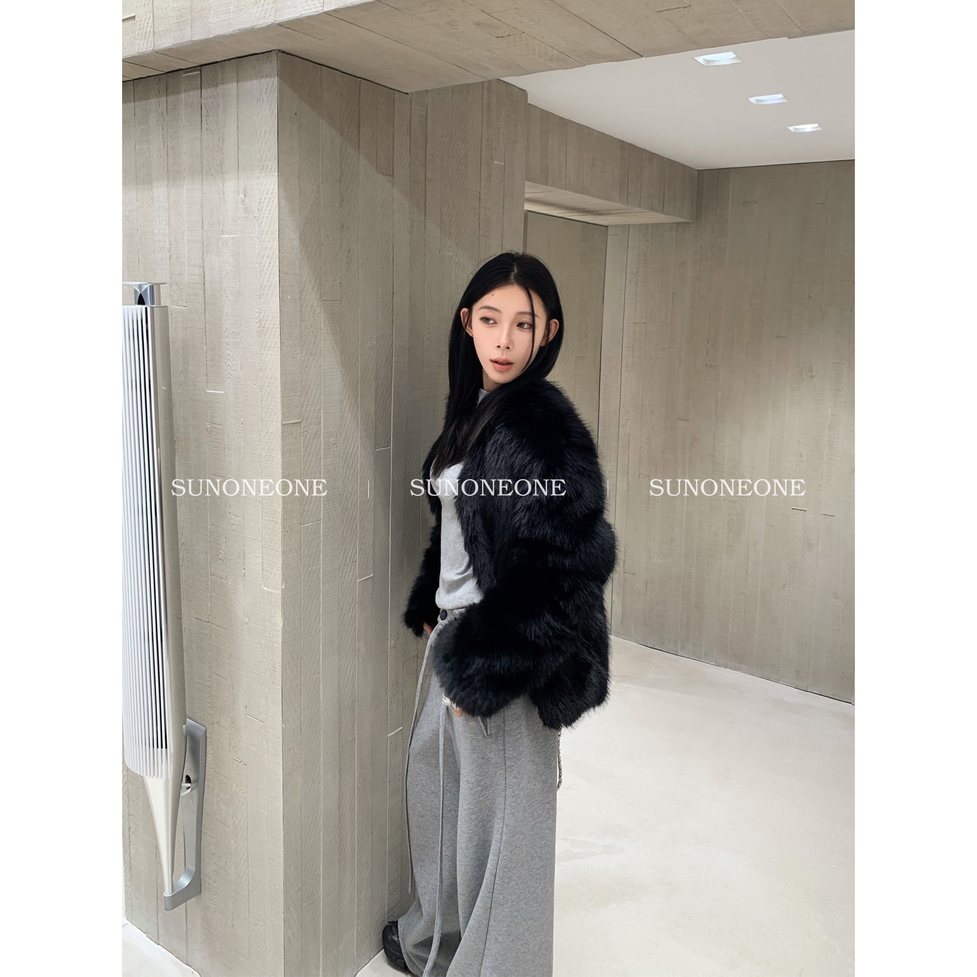 SuSunoneone imitation fox fur eco-friendly leather grass female winter new black furry shorts big coat fur coat-Taobao