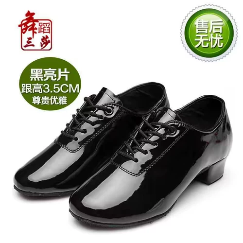 Подлинные мальчики Сан -Ша и мальчики латиноамериканские танце