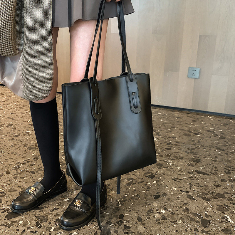 Pick up missed Shanghai warehouse Grand god recommended 2021 new trend single shoulder bag 100 hitch commute care special bag atmosphere