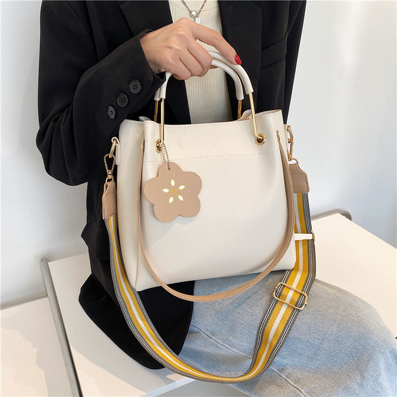 Hong Kong cat pet bag universal summer small fresh fashion bucket bag net red niche one-shoulder messenger bag 7013