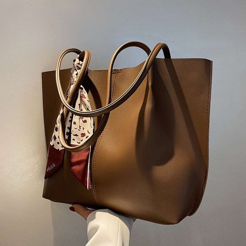 Pick Up Missed Large God Recommended 2021 New Foreign Pie 100 Hitch Texture Single Shoulder Bag Advanced Feel Autumn Winter tote bag