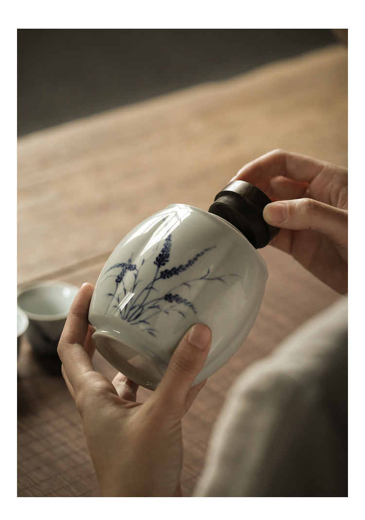 Ebony cover caddy fixings household sealed tank, a Japanese tea warehouse ceramic POTS in restoring ancient ways ceramic storage tanks