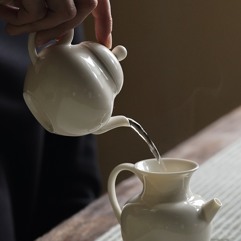 The Self - "appropriate content of jingdezhen apricot manual craft ceramic teapot single little teapot trumpet tea pot teapot filtering