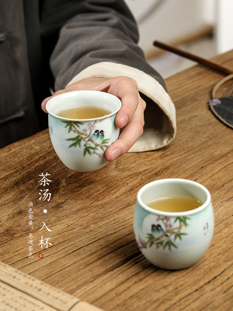 Jingdezhen ceramic masters cup single CPU kung fu tea set sample tea cup and tea cup to restore ancient ways, only pure manual painting of flowers and birds