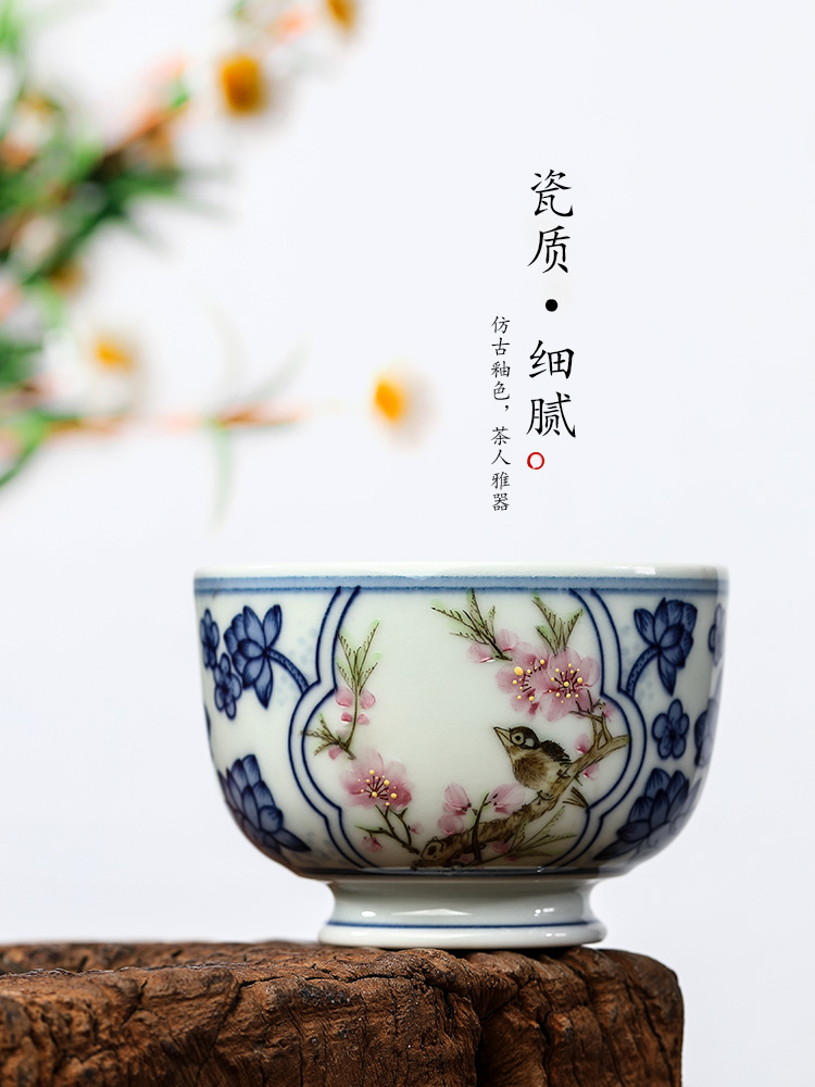 Jingdezhen hand - made peach blossom put water point master cup single cup pure manual blue - and - white kung fu tea tea set sample tea cup only