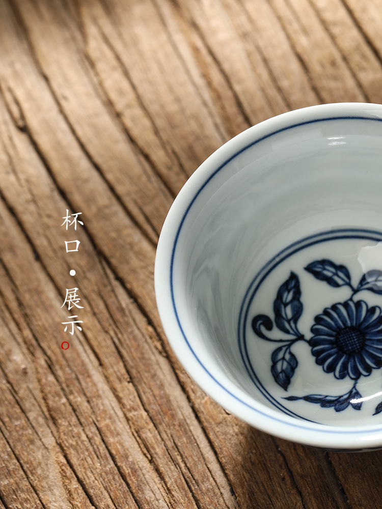 Jingdezhen blue and white porcelain hand - made tea master CPU use only kung fu tea cups sample tea cup and cup pure manual restoring ancient ways