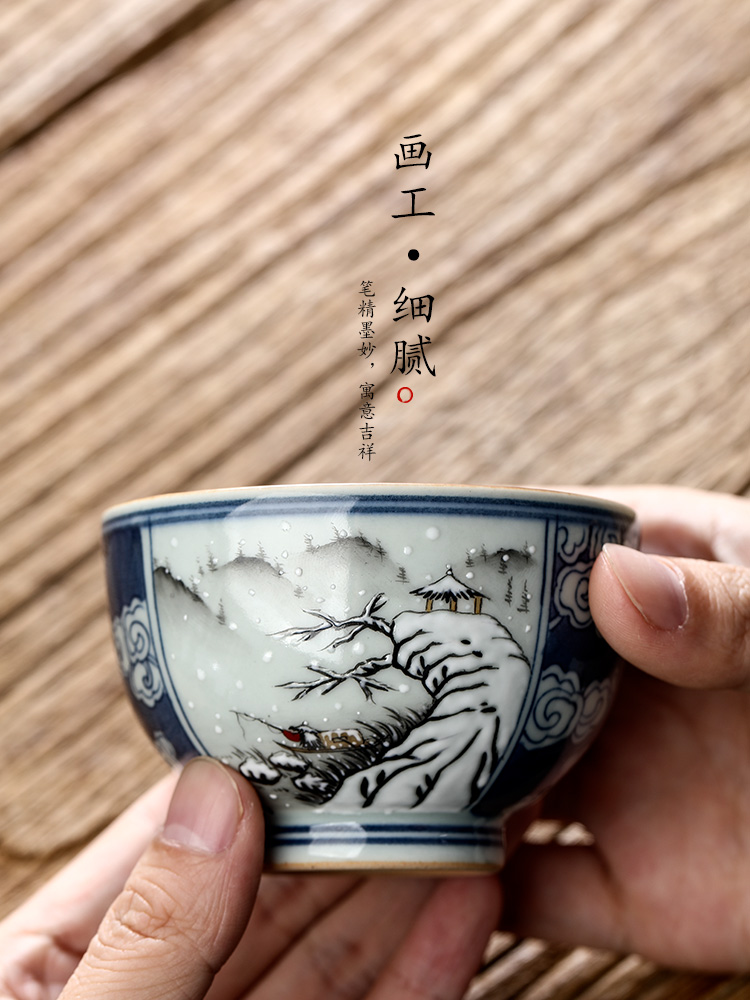 Jingdezhen blue and white master cup single CPU kung fu tea set checking ceramic teacups hand - made snow sample tea cup in use